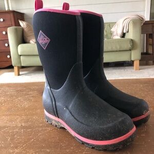 Muck Boot Kids' Black and Pink Waterproof Pull-On Boots